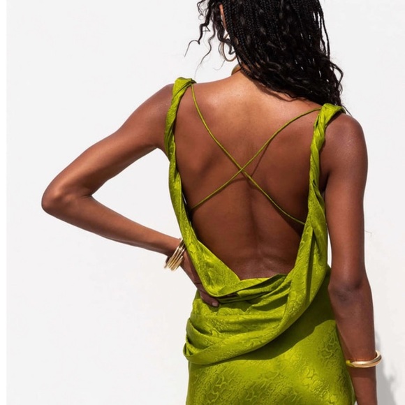 Elegant Green Evening Gown - Picture 5 of 5